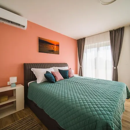 Sunset Apartment *